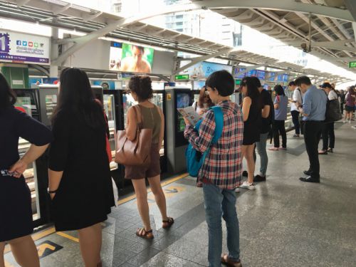 プロンポン駅。ポケモンGOをプレイ中の人は…？