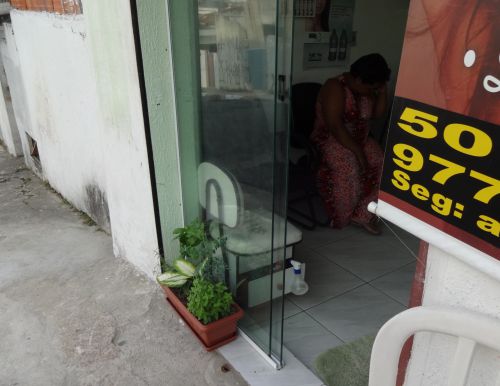 店先に置かれた七草が寄せ植えされたプランター