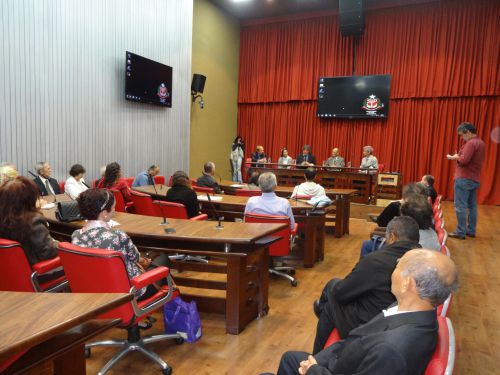 サンパウロ州議会での菊池富美雄さんの授賞式