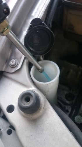 無料で補充できるウィンドウウォッシャー液