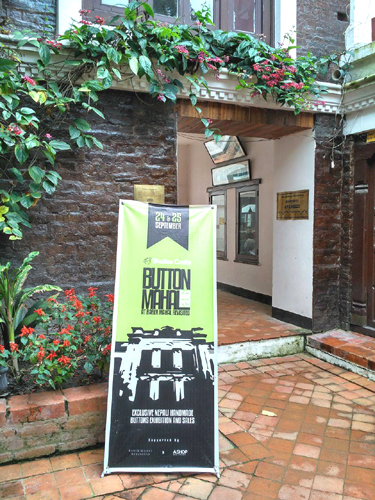 古いお屋敷はちょっと迷路のように入り組んでいます。