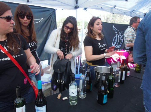 次から次へと空になるワイン。大成功のイベントでした。