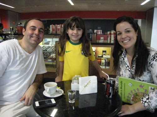 楽天的で明るいブラジルの若者（２０１４年のサッカーワールドカップで）