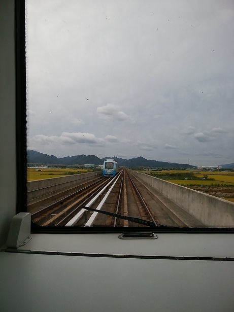 運転席がないので、進行方向の景色を心行くまで楽しめます