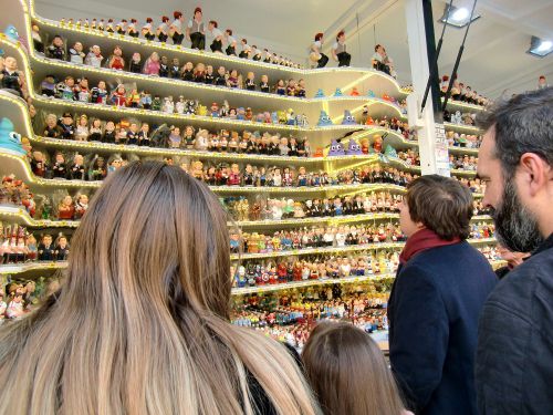 バルセロナ・カテドラル広場クリスマス市場。11月27日撮影