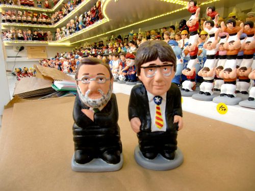 スペイン首相ラホイ氏とカタルーニャ自治州前首相プイデモン氏のペア