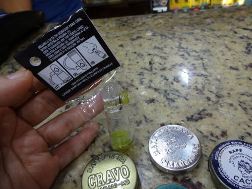 ハペ（Rapé)を鼻の孔に吹き込む専用容器