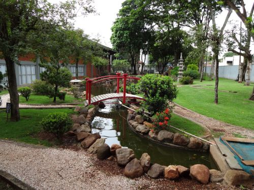 マリンガ市の日本人会館内の日本庭園