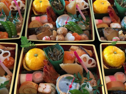 おせち料理を見ているとお正月を感じます