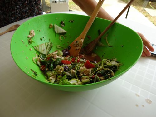 ズッキーニで作った麺と野菜をあえたヤキソバ