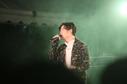周興哲(ジョウ・シンザー)