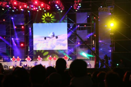 チャイナエアラインのスタッフのダンス