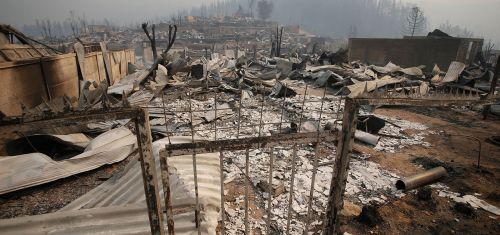 全焼したサンタオルガの村 http://www.latercera.com/noticia/desarrollo-continua-la-lucha-los-incendios/