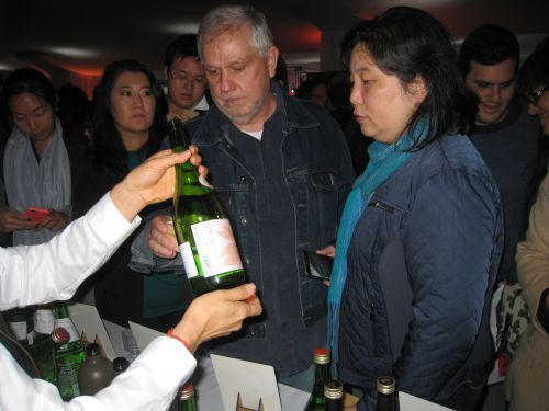 サンパウロ市で開かれた「國酒」のセミナー試飲会