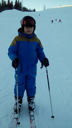 この日は手ぶらでスキー場に行き、スキー用品一式レンタル。時々滑る方や観光客に一日レンタルは便利、一シーズンレンタルもあります。