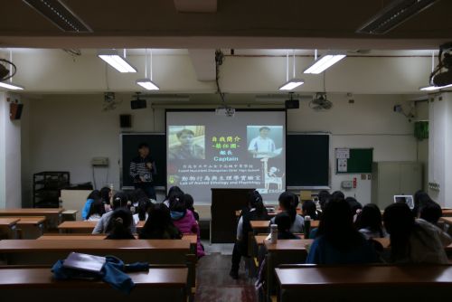 再び教室へ戻って細かい講義を受けます