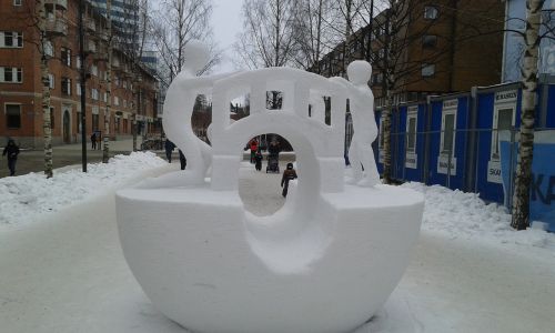 二人が橋の両側で…