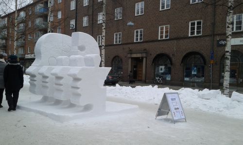 人の顔を並べたデザイン