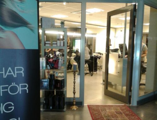 入り口近くに美容院