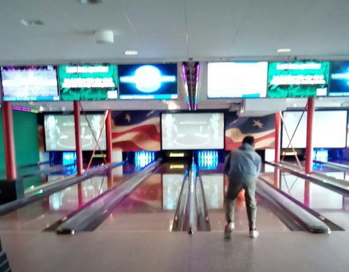 ボウリングはスウェーデンでも子どもから大人まで人気