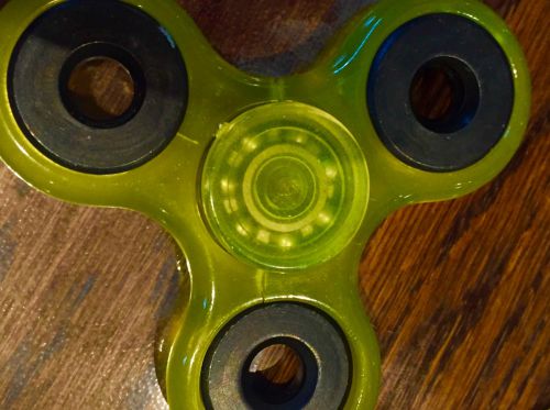  蛍光するタイプもあり、夜回るときれいです