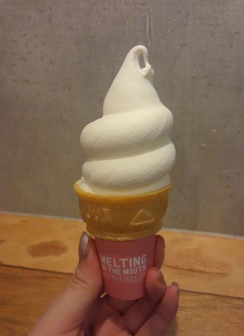 丸くてスムーズな表面のソフトクリーム