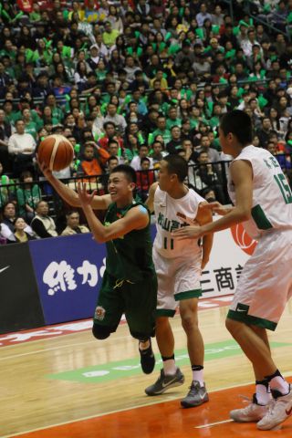 1年からチームを支えた田浩(ティエン・ハオ、一番左)