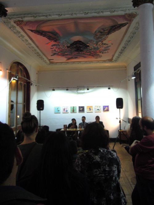 出版記念パーティーの会場はサンティアゴ旧市街のバーです