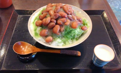 金時豆のふっくら食感がたまらないかき氷。