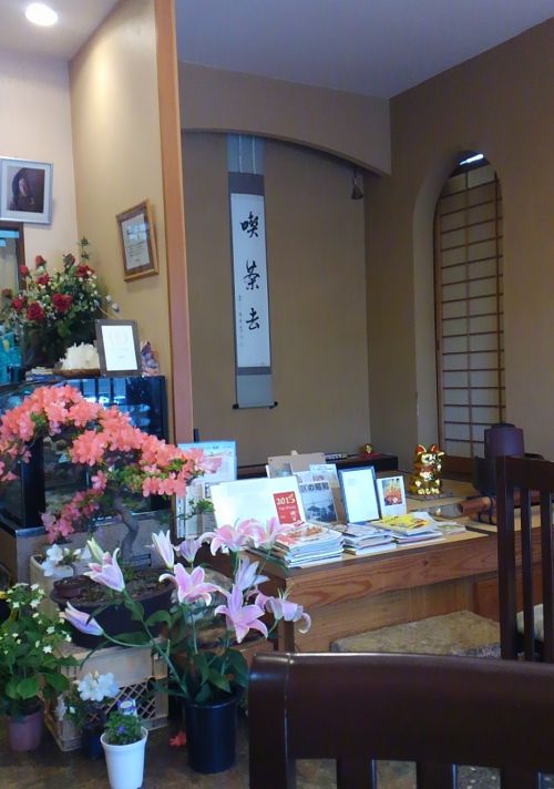 ツツジの盆栽もお見事