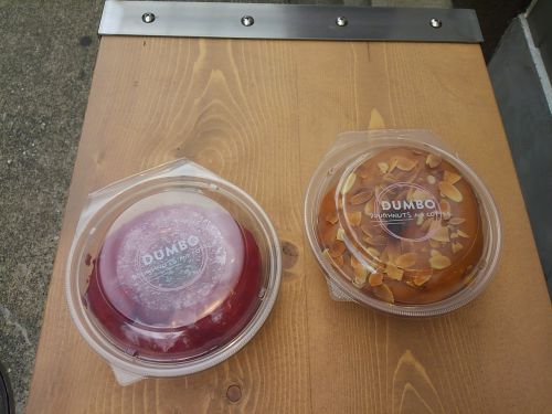 テークアウト用の丸いケース