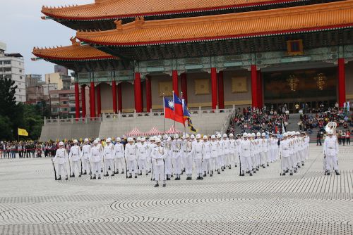 海軍の儀仗隊とマーチングバンド