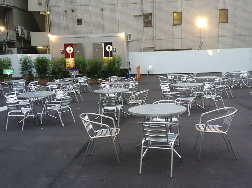 奥にはお手洗いもあって便利