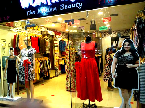 ぽっちゃりモデルさんの着こなしがかわいいですね