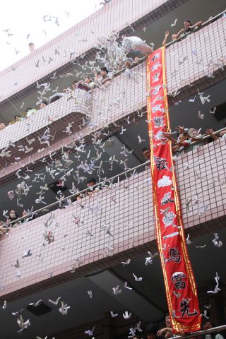 卒業生の各クラスが作った垂れ幕