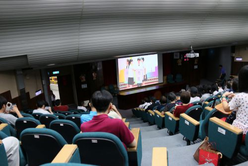 父兄用の控え室の様子