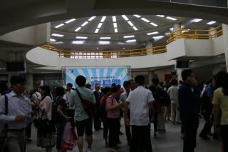 全日程終了後の1階吹き抜けで