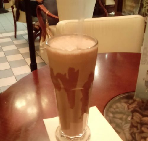 チョコレートシェイクなども各種あります