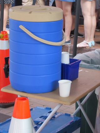 暑い中で待っているとこれが必要ですね