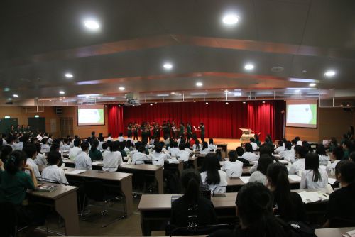 まずは、弦楽部の演奏でお出迎え