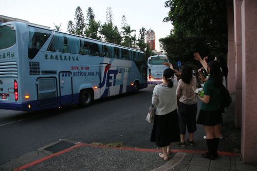 最後はみんなでお見送り