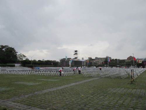 来賓用の座席準備