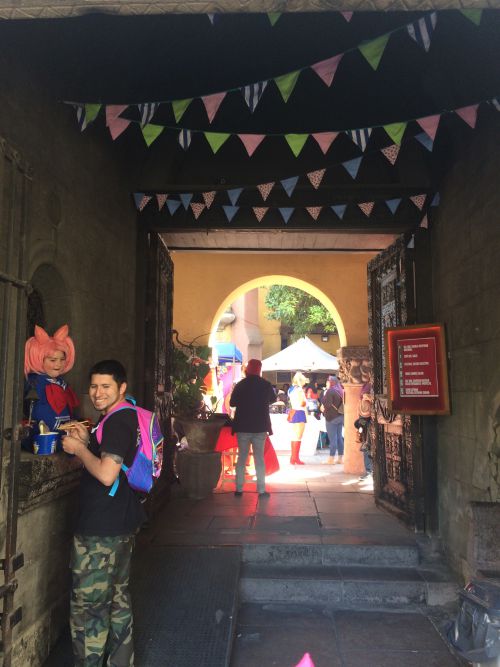 会場は古い造りの家で、大きな中庭(パティオ)を使って開催されました