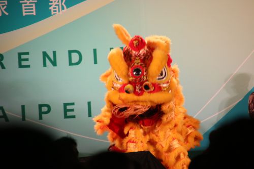 中華風獅子舞の様子