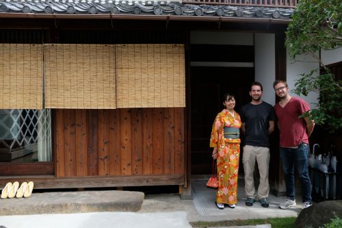 オレンジ色の着物でお出掛け