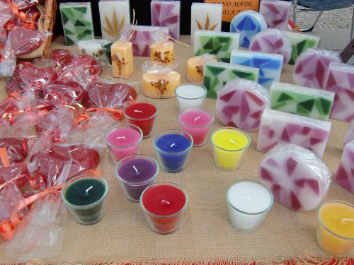 色とりどりのろうそくがかわいい。欧州のろうそく店は充実している