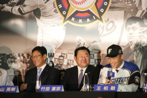 終始にこやかな会見中の雰囲気