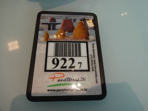 Panettera ZNの入店カードにデザインされた1kgのコッシーニャと通常サイズ、ミニサイズのコッシーニャ