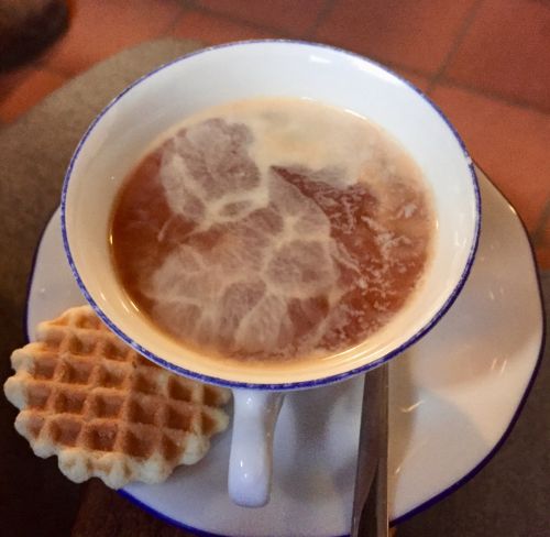 かき混ぜてはいけません! そのままでお茶の味を楽しみます
