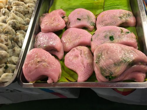 ニラが入ったピンクの飲茶。一つが大きい!